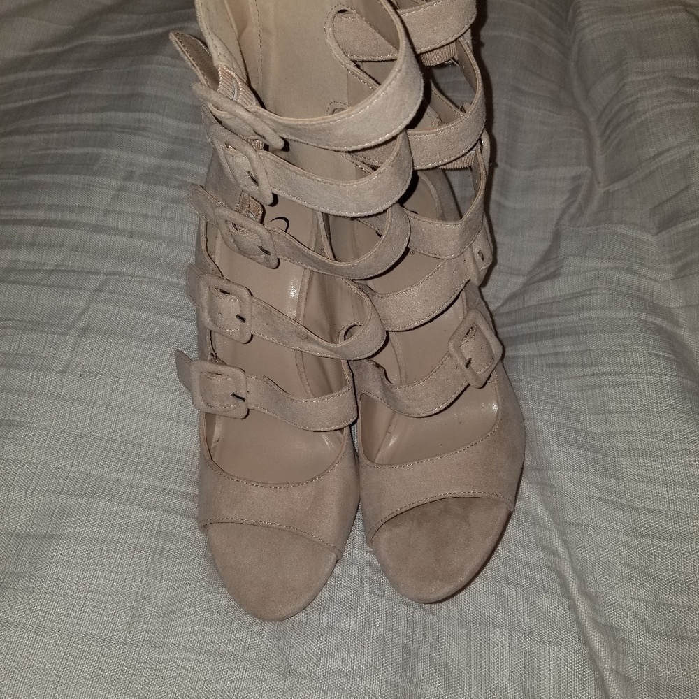 Heels - Picture 2 of 2